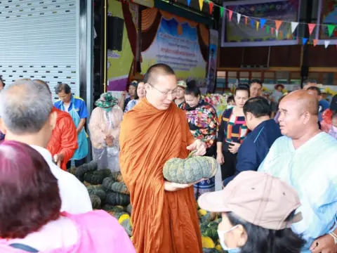 มมร ช่วยเหลือผู้ประสบภัยน้ำท่วมอำเภอสันทราย